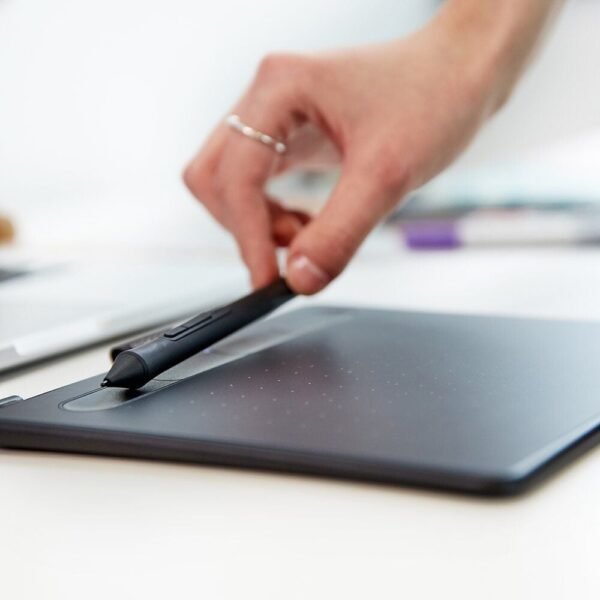 Wacom Intuos Graphics Drawing Tablet – Image 2